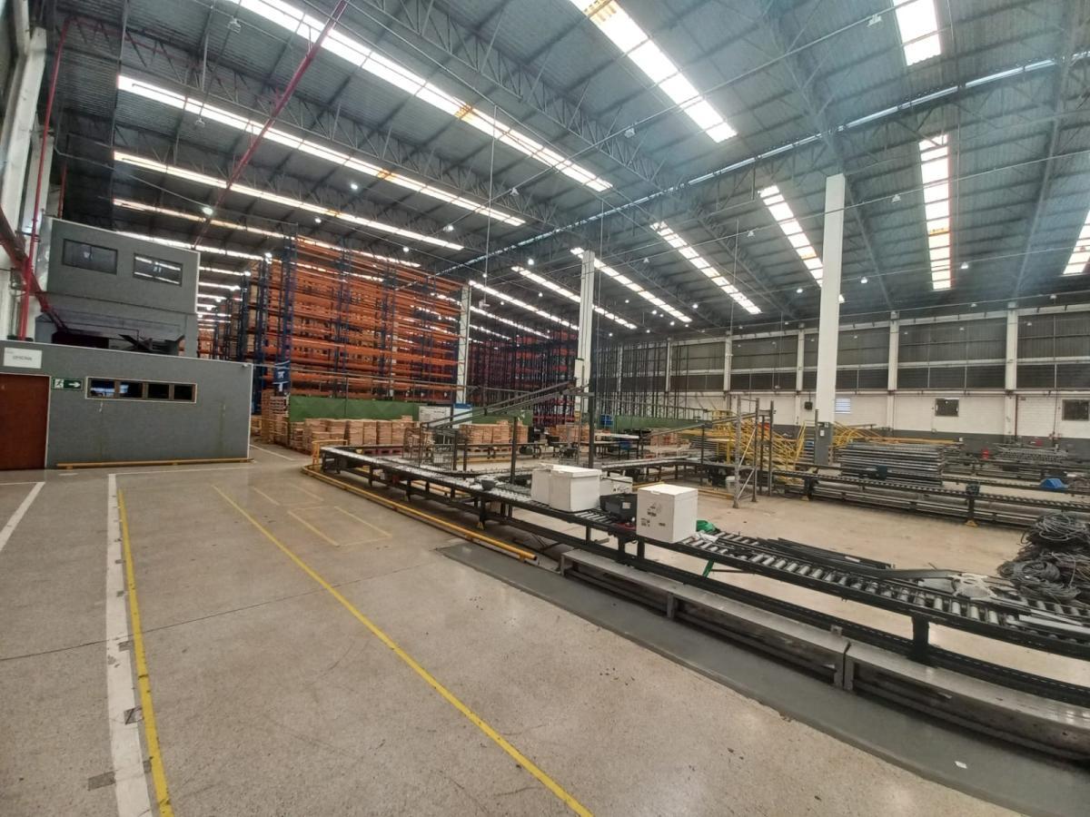 Depósito-Galpão-Armazém para alugar, 3600m² - Foto 1